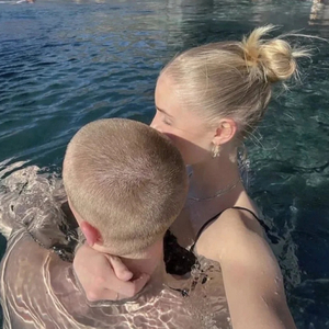 美女露大乳揉下部㊙️18禁跳舞
